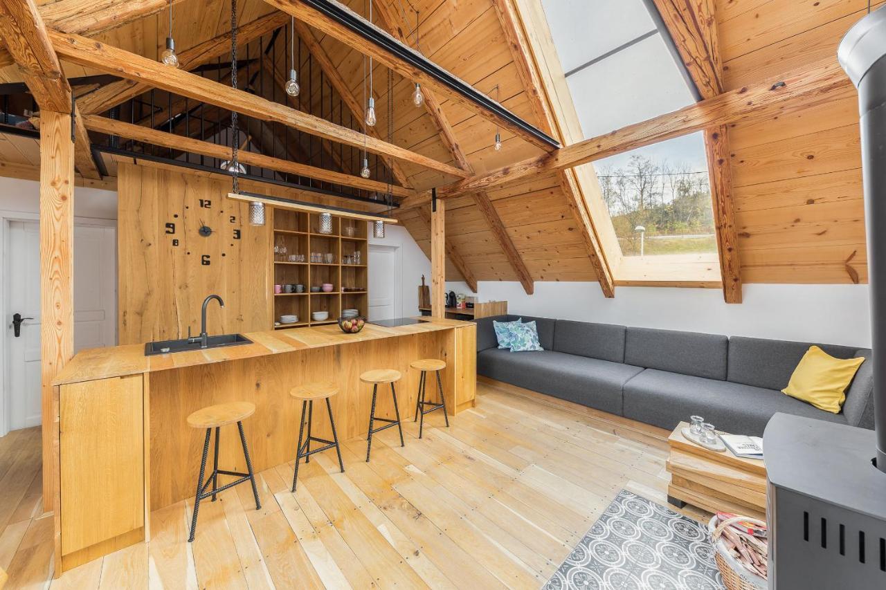 Апартаменты Hisa Na Soncu / Sun House Згорнье-Горье Экстерьер фото